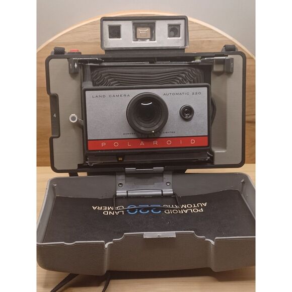Vintage 1967 Polaroid Land Camera 220 Packfilm Camera - Picture 1 of 16